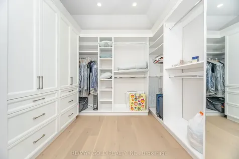 19 Maldaver Avenue Mississauga ON L5M 1W4