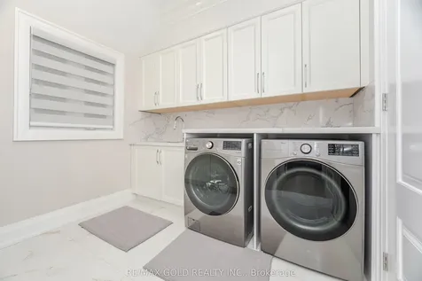 19 Maldaver Avenue Mississauga ON L5M 1W4