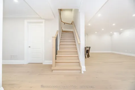 19 Maldaver Avenue Mississauga ON L5M 1W4
