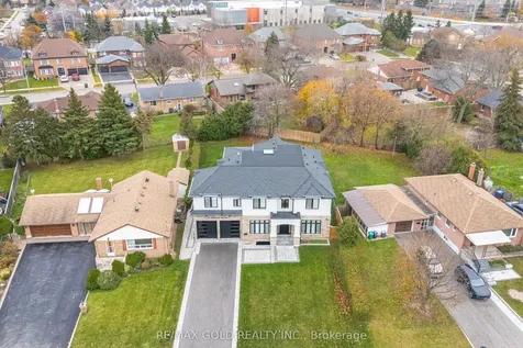 19 Maldaver Avenue Mississauga ON L5M 1W4