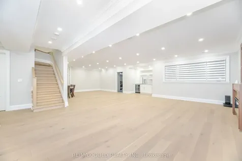 19 Maldaver Avenue Mississauga ON L5M 1W4