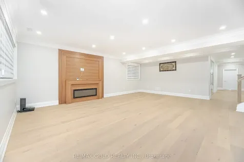 19 Maldaver Avenue Mississauga ON L5M 1W4