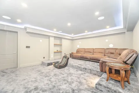 19 Maldaver Avenue Mississauga ON L5M 1W4
