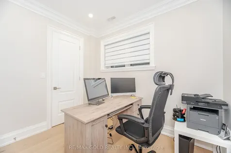19 Maldaver Avenue Mississauga ON L5M 1W4