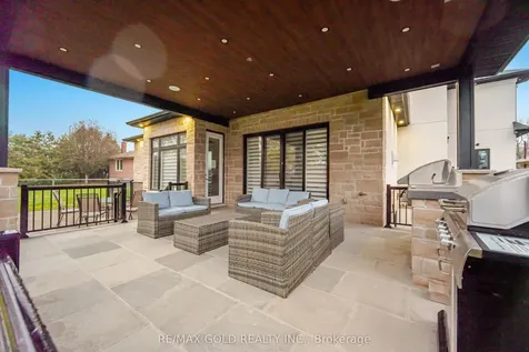 19 Maldaver Avenue Mississauga ON L5M 1W4