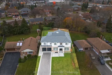 19 Maldaver Avenue Mississauga ON L5M 1W4
