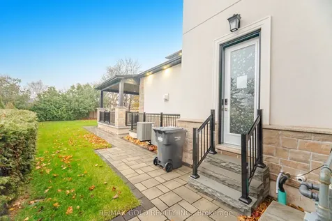 19 Maldaver Avenue Mississauga ON L5M 1W4