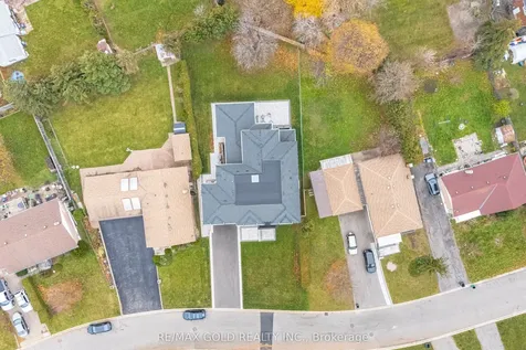 19 Maldaver Avenue Mississauga ON L5M 1W4