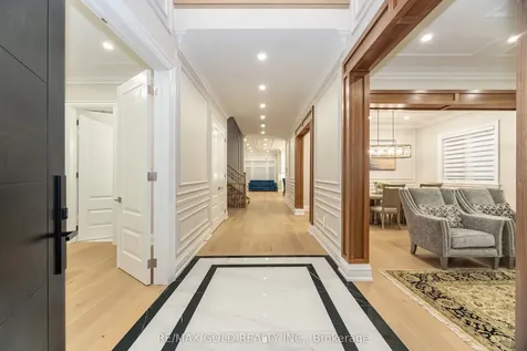 19 Maldaver Avenue Mississauga ON L5M 1W4