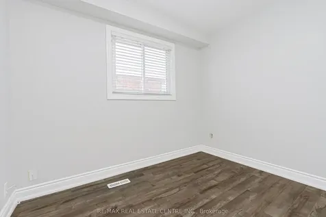 10 Pickard Lane Brampton ON L6Y 2M5