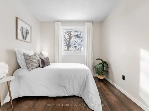 3025 Cedarglen Gate Mississauga ON L5C 2V7