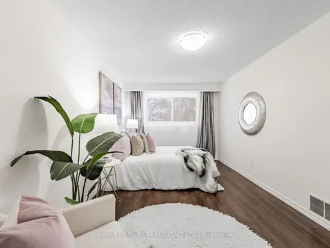 3025 Cedarglen Gate Mississauga ON L5C 2V7