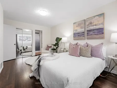 3025 Cedarglen Gate Mississauga ON L5C 2V7