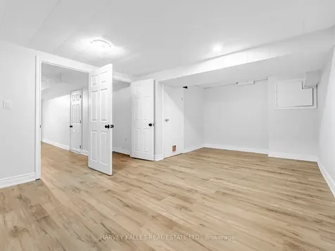 3025 Cedarglen Gate Mississauga ON L5C 2V7