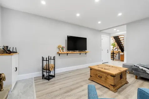 13 Pine Tree Crescent Brampton ON L6W 1C7