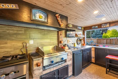 13 Pine Tree Crescent Brampton ON L6W 1C7