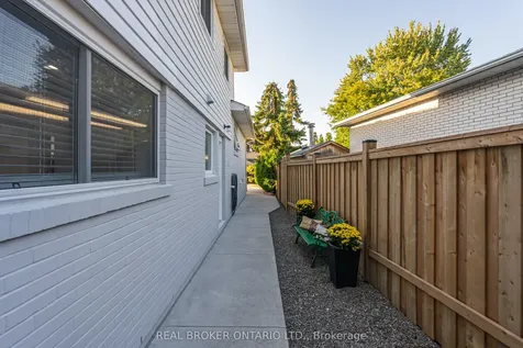 13 Pine Tree Crescent Brampton ON L6W 1C7