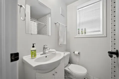 2014 Edinburgh Drive Burlington ON L7R 2C9