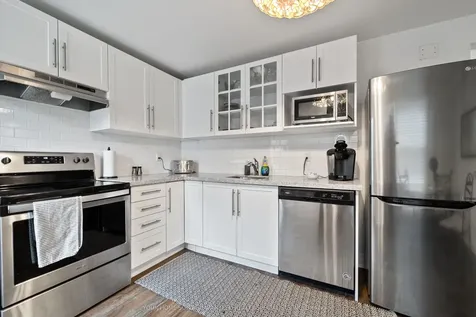 2014 Edinburgh Drive Burlington ON L7R 2C9