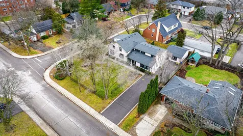 2014 Edinburgh Drive Burlington ON L7R 2C9