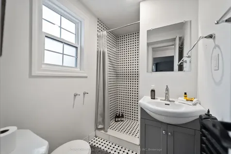 2014 Edinburgh Drive Burlington ON L7R 2C9