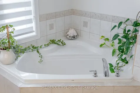 5 Hillside Drive Brampton ON L6S 0B7