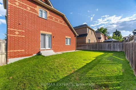 5 Hillside Drive Brampton ON L6S 0B7