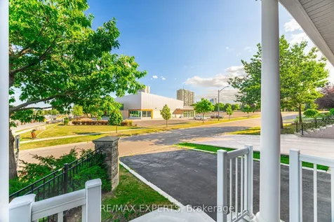 5 Hillside Drive Brampton ON L6S 0B7