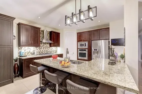 7 Legendary Circle Brampton ON L6Y 0R9