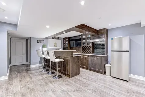 7 Legendary Circle Brampton ON L6Y 0R9