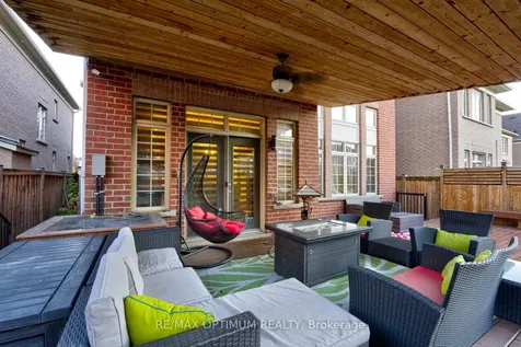 7 Legendary Circle Brampton ON L6Y 0R9