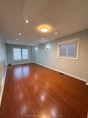 123 Flowertown Avenue Brampton ON L6X 3Y7