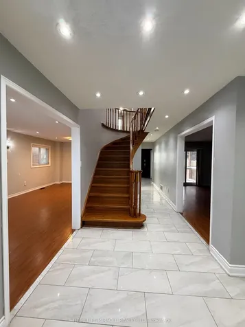 123 Flowertown Avenue Brampton ON L6X 3Y7