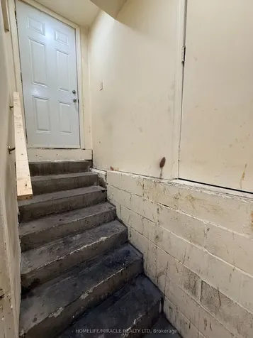 123 Flowertown Avenue Brampton ON L6X 3Y7