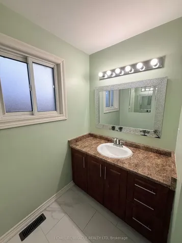 123 Flowertown Avenue Brampton ON L6X 3Y7