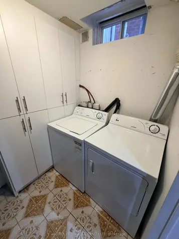 123 Flowertown Avenue Brampton ON L6X 3Y7