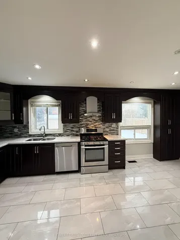 123 Flowertown Avenue Brampton ON L6X 3Y7