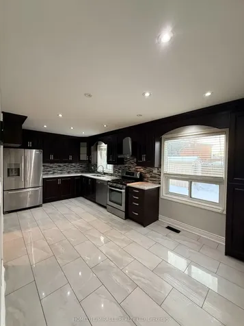 123 Flowertown Avenue Brampton ON L6X 3Y7