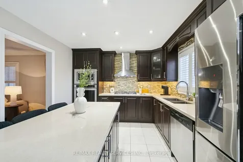 9 Beachville Circle Brampton ON L6X 0V4