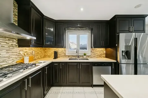 9 Beachville Circle Brampton ON L6X 0V4