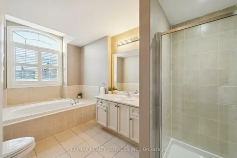 9 Beachville Circle Brampton ON L6X 0V4