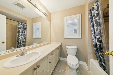 9 Beachville Circle Brampton ON L6X 0V4