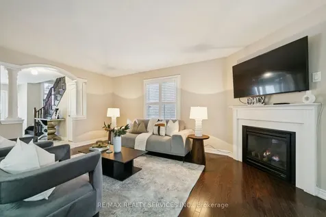 9 Beachville Circle Brampton ON L6X 0V4