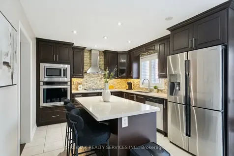 9 Beachville Circle Brampton ON L6X 0V4