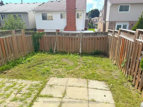 62 Barrington Crescent Brampton ON L6Z 1N3