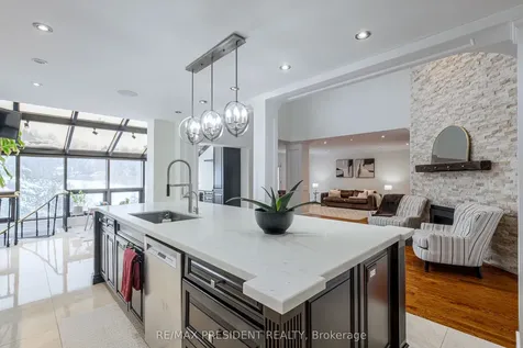 42 Mount Forest Drive Brampton ON L6Z 1B7