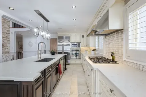 42 Mount Forest Drive Brampton ON L6Z 1B7