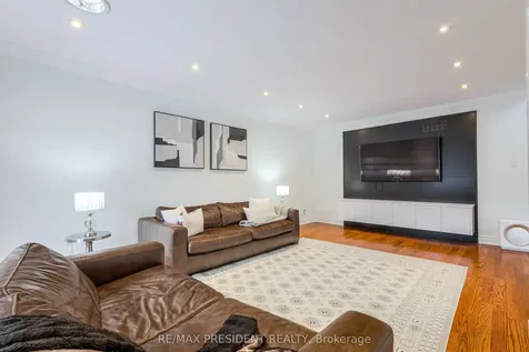 42 Mount Forest Drive Brampton ON L6Z 1B7