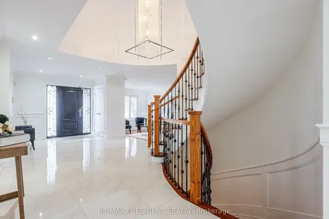 42 Mount Forest Drive Brampton ON L6Z 1B7