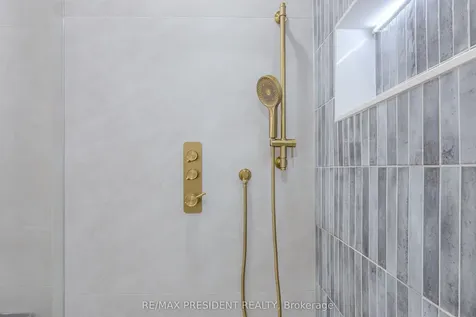 42 Mount Forest Drive Brampton ON L6Z 1B7